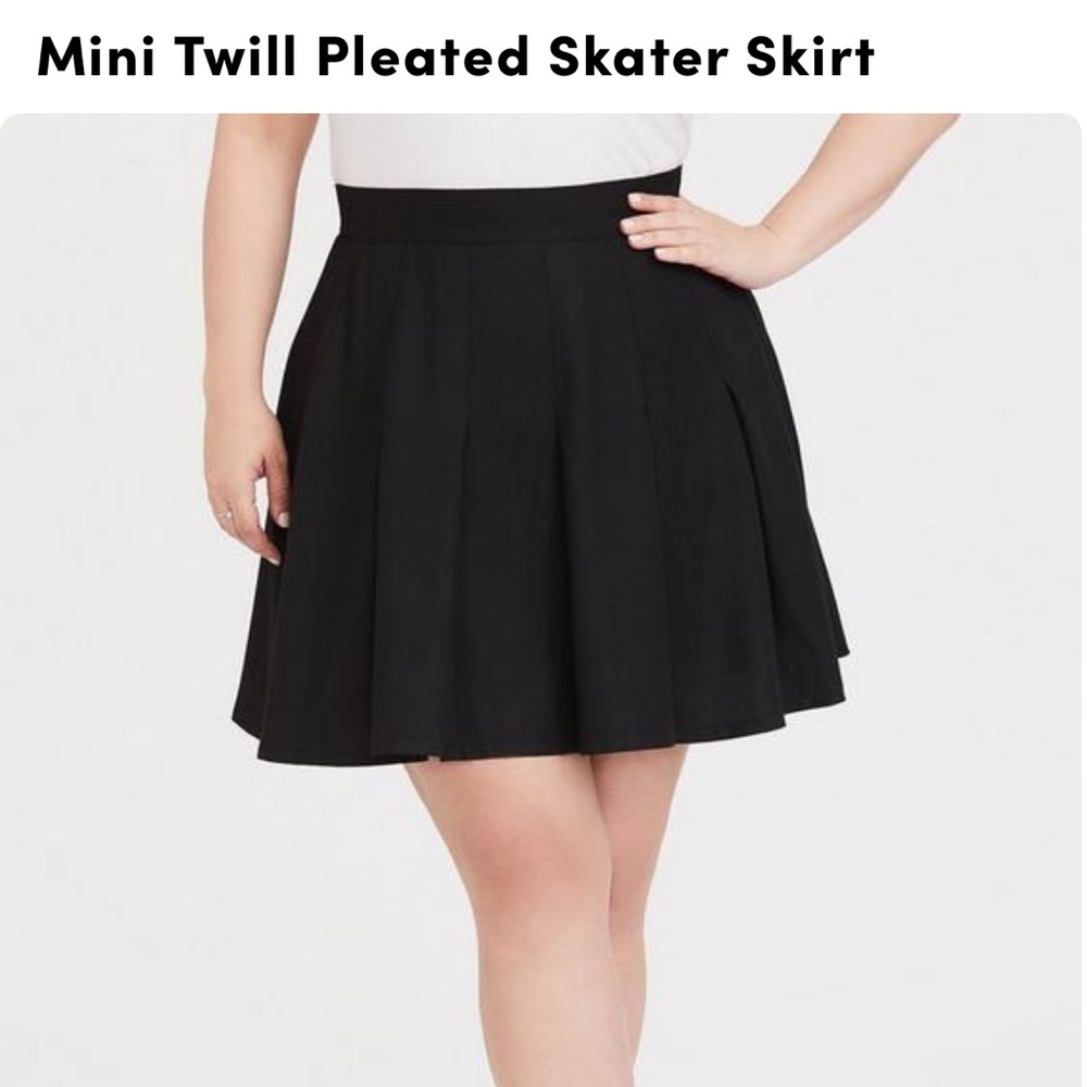 NWT Torrid mini black pleated skirt size 2